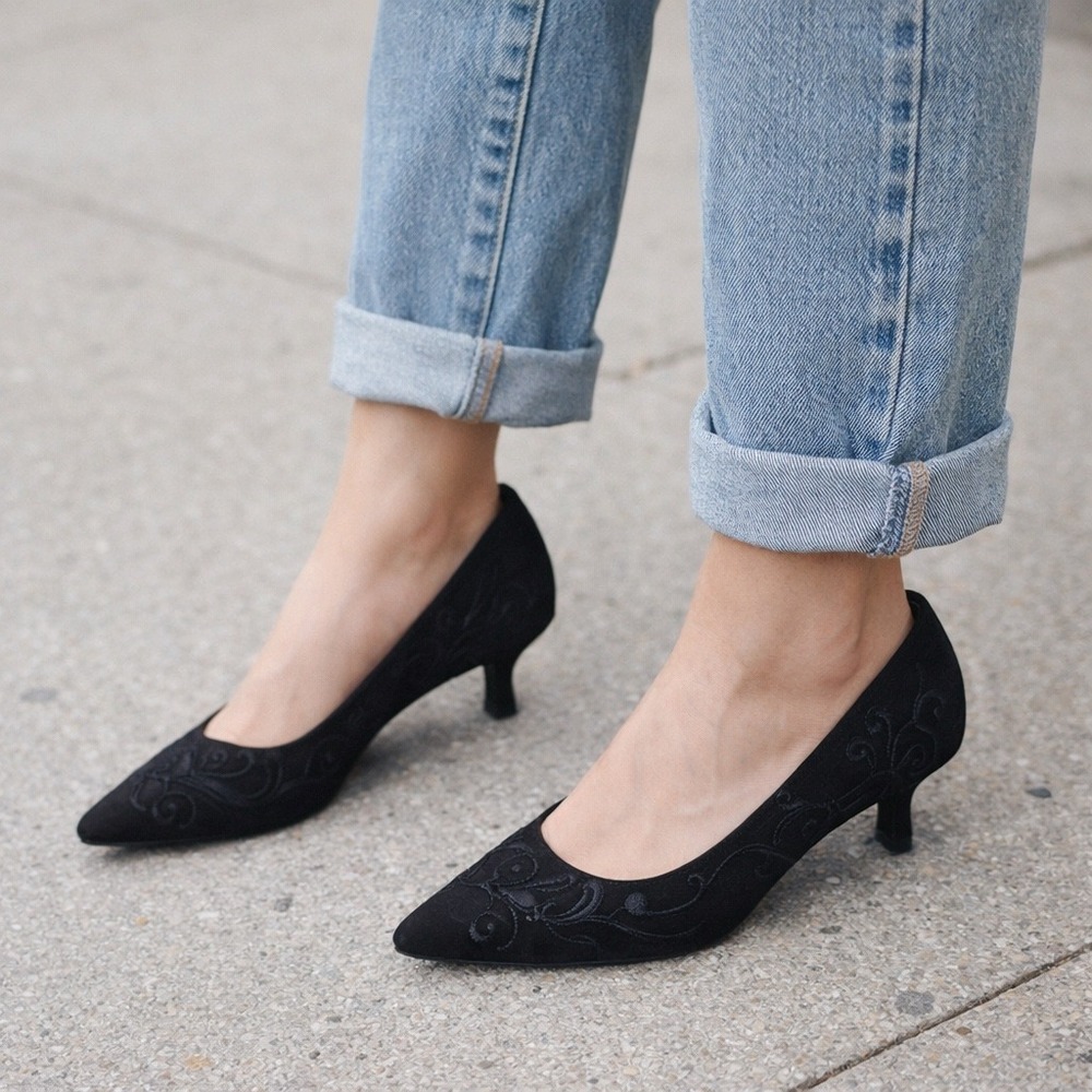 Vintage 90s‎ Black Embroidered Kitten Heels Pointed Toe Pumps Y2K Dark Academia